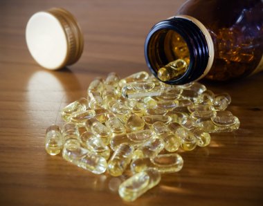 Omega 3 hapı ahşap tablo