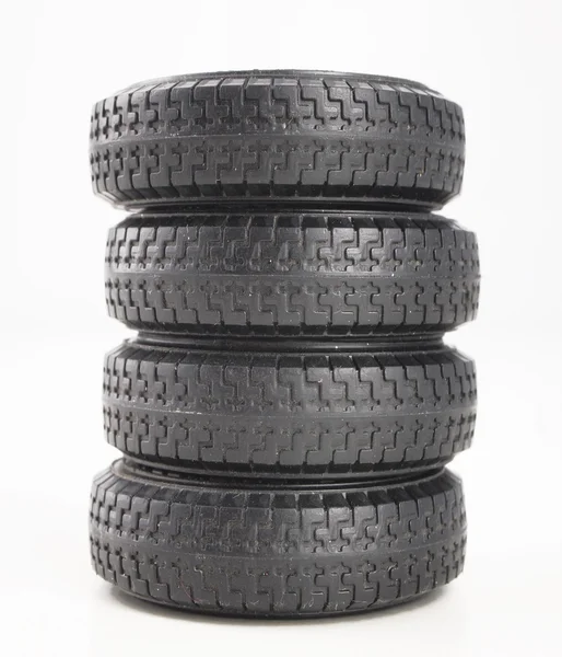 Cuatro neumáticos aislados sobre fondo blanco — Foto de Stock