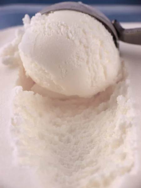 ミルクのアイスクリームをクローズ アップ — ストック写真