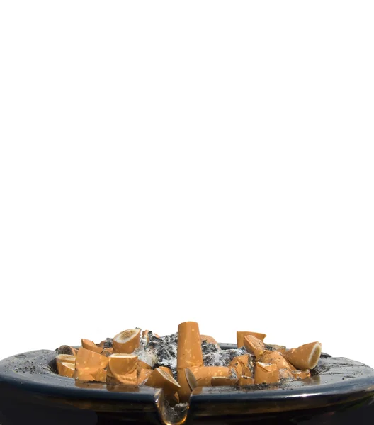 有大量的白色背景上的烟头的烟灰缸 — 图库照片