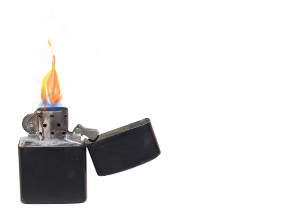 Encendedor negro con llama aislada en blanco — Foto de Stock