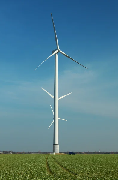 Rotor y campo de energía de turbina eólica — Foto de Stock