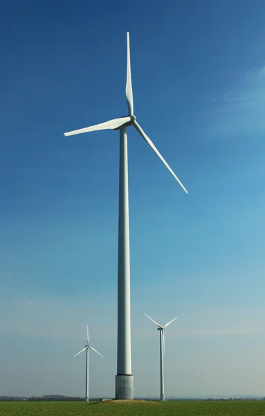 Rotor y campo de energía de turbina eólica — Foto de Stock