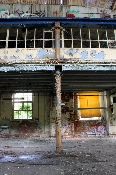 Old broken abandoned factory — Stock Photo, Image