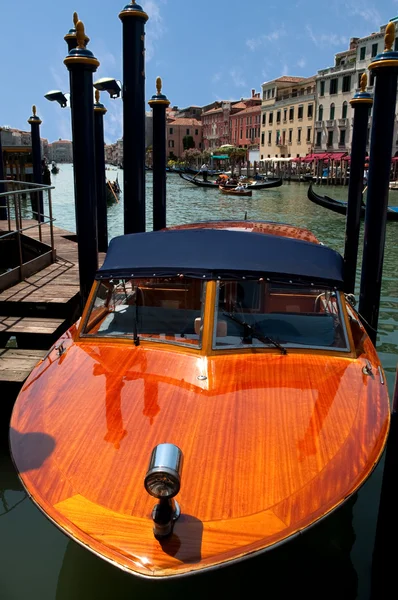Wooden boat parked on canal grande at Venezia - Italy — Stock Photo, Image