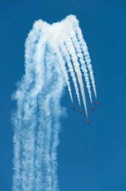 patrulla aguila - akrobatik oluşumuna yol down.jpg