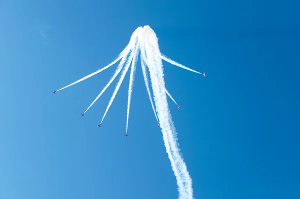 Spectacle aérien - Red Arrows - BAE Hawk - Ouverture des étoiles — Photo
