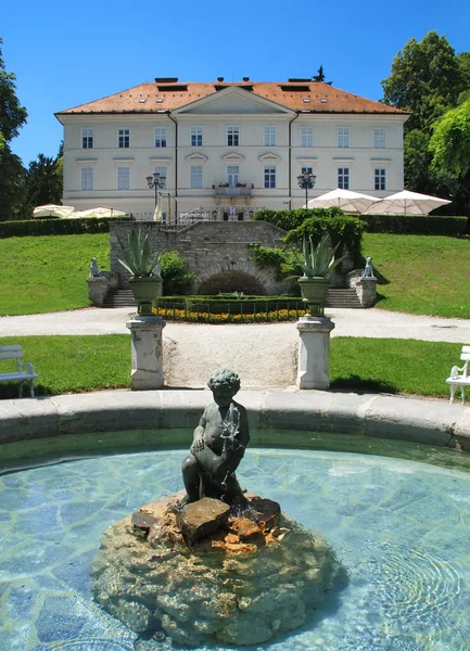 Tivoli Burg und Brunnen in Ljubljana - Slowenien horizontal — Stockfoto