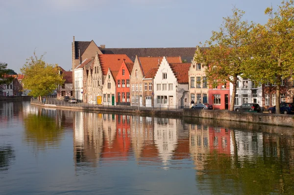 Colourful old houses reflected on wather at Brugge - Belgium — Stock Photo, Image