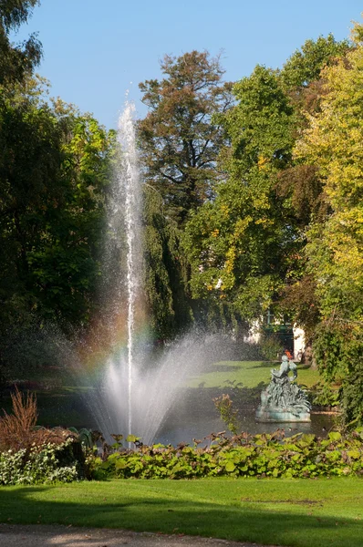 在布鲁日-比利时 astridpark 的喷泉 — 图库照片