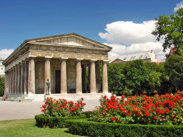 Romeinse pantheon in volksgarten - Wenen — Stockfoto