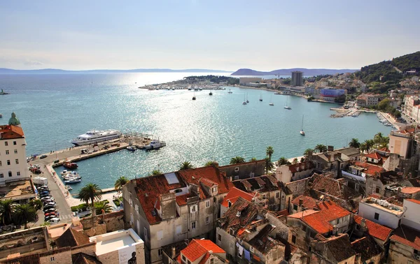 Открытка с видом на побережье и порт с колокольни - Хорватия — стоковое фото