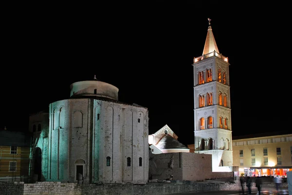 Cena noturna de Belfry e Igreja de St Donat - Zadar — Fotografia de Stock