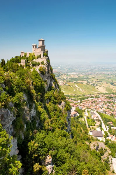 Repubblica di San Marino - First Tower Guaita Vertical — Zdjęcie stockowe