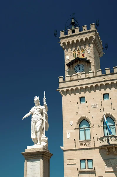 Liberty statue at municipalità of Repubblica di San Marino — Zdjęcie stockowe