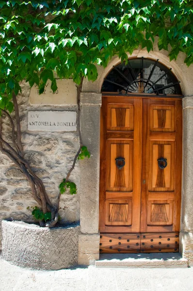 Casco antiguo Puerta de la casa en Repubblica di San Marino — Foto de Stock