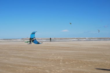 pescara, abruzzo, İtalya plajında sörf uçurtma