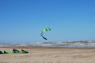 pescara, abruzzo, İtalya plajında sörf uçurtma