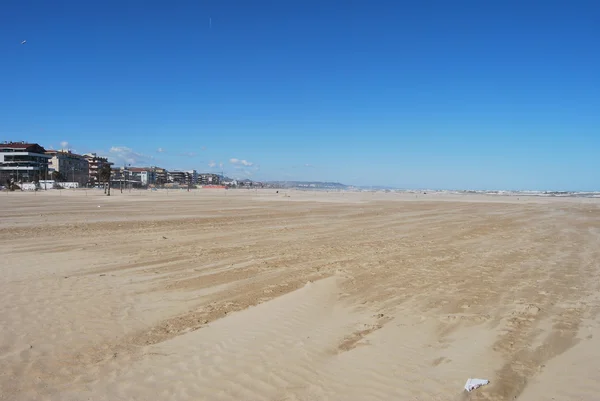 La spiaggia di Pescara spazzata dal vento — Foto Stock