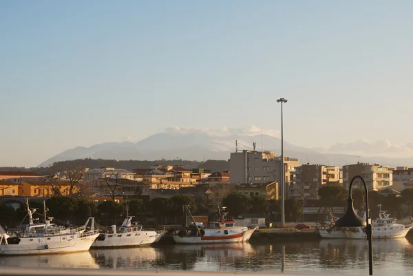 Пляж, гавань и набережная Пескары — стоковое фото