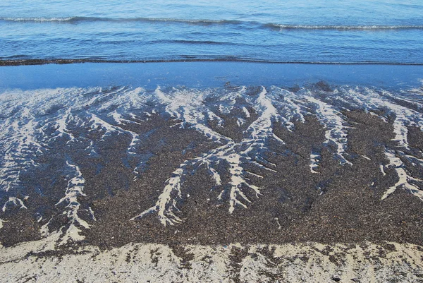 一个晴朗的天亚得里亚海佩斯卡拉海滩 — 图库照片