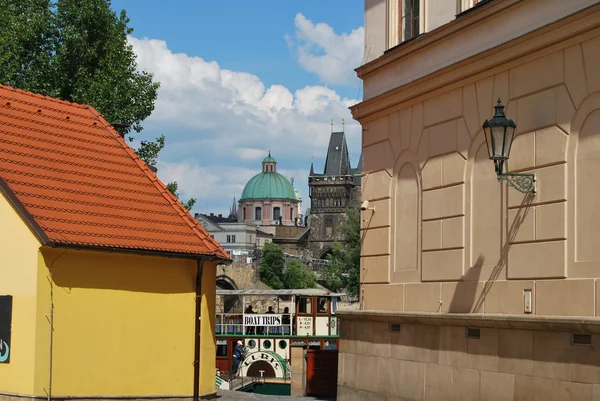 Praga, capital do repúdio checo, com seus palácios, pontes e castelos — Fotografia de Stock