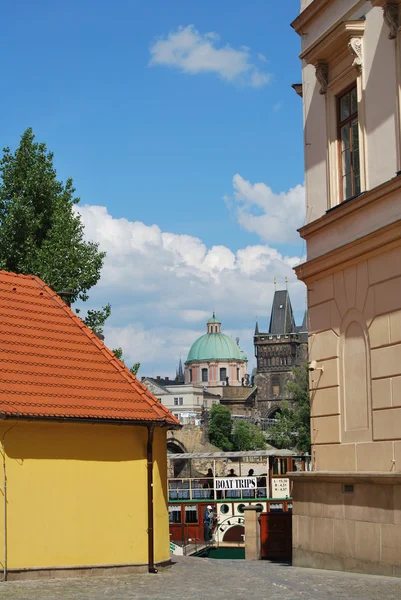 Prague, capitale de la réputation tchèque, avec ses palais, ponts et châteaux — Photo