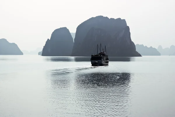 stock image The ship in Halong bay