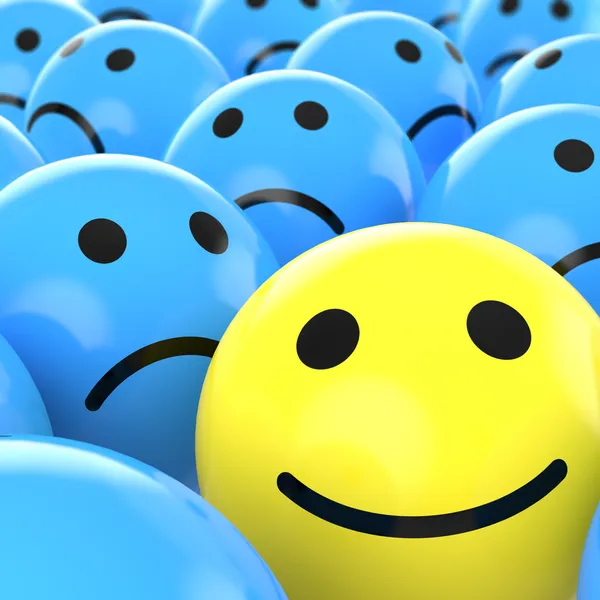 Nahaufnahme glücklicher Smileys vor traurigen — Stockfoto