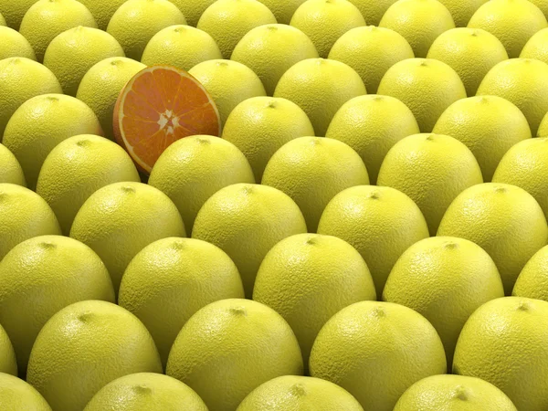Unikátní polovina oranžová mezi mnoha citrony — Stock fotografie