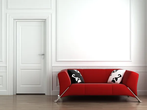 Κόκκινο καναπέ σε λευκό εσωτερικό τοίχο — Φωτογραφία Αρχείου