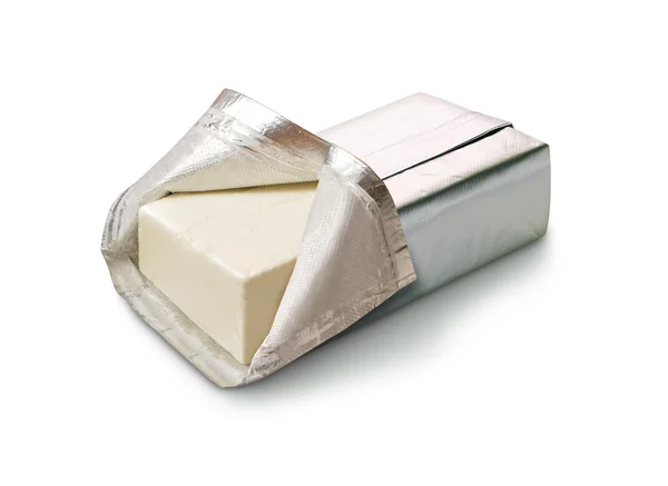 Вершковий сир ізольовано на білому — стокове фото