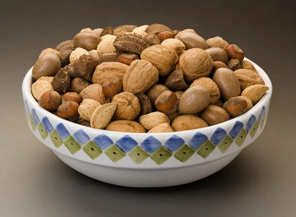 Kom van gemengde noten — Stockfoto