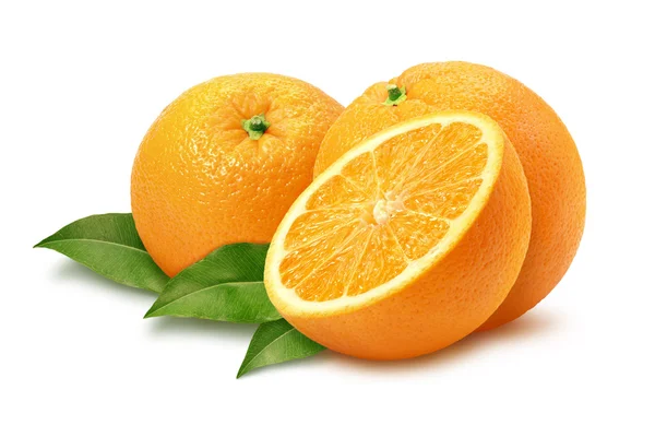 Апельсини та листя ізольовані відсічним контуром — стокове фото