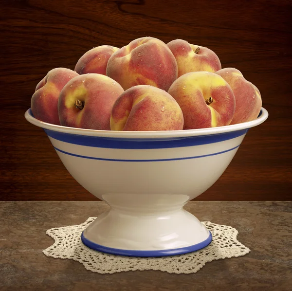 Чаша персиков — стоковое фото