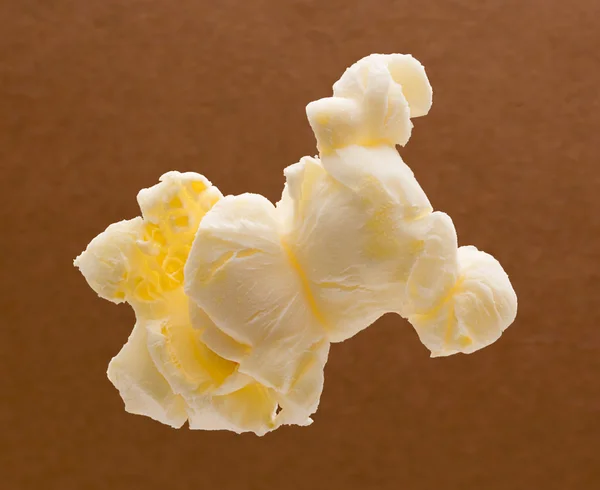 Popcorn isolerade — Stockfoto