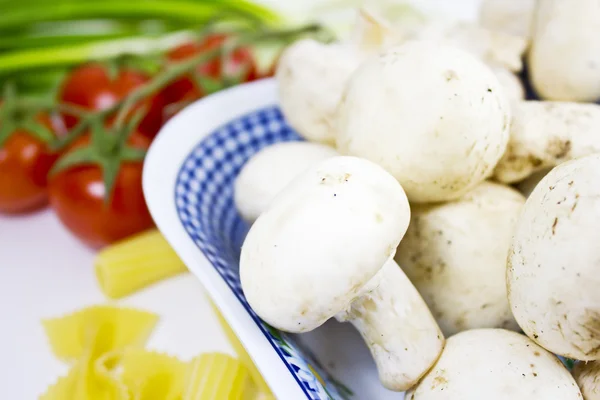 stock image Fresh mushrooms in bowl