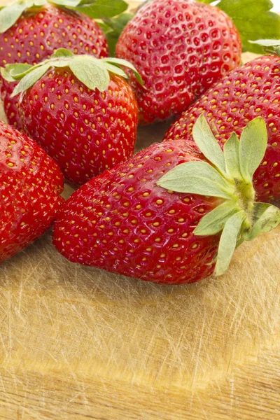 Strawberries on wood — Stock Photo, Image