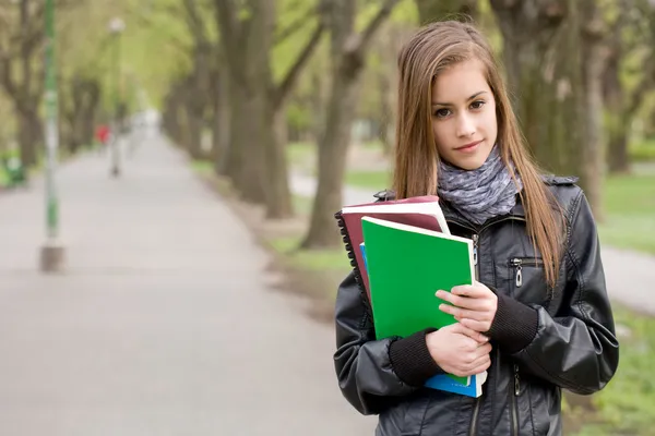 Fresh young student girl in the park. — Stock Photo, Image