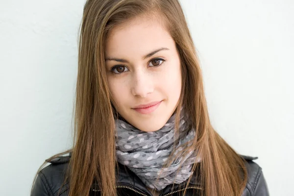 Atraktivní bruneta studentka. — Stock fotografie