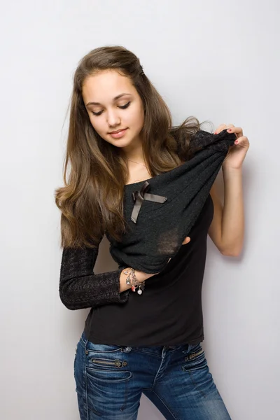 Beautiful young jeans model. — Stock Photo, Image