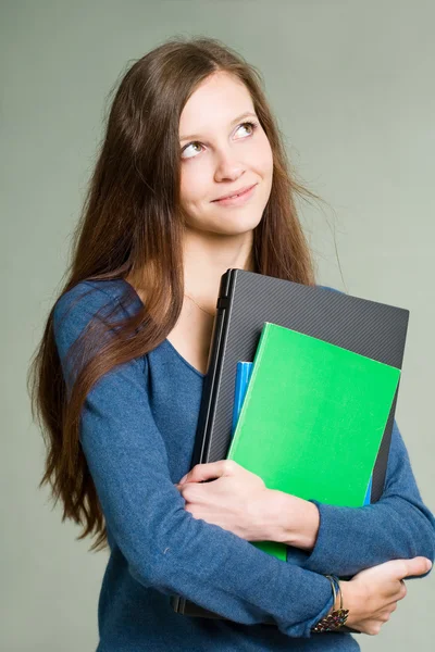 Aantrekkelijke jonge brunette student meisje. — Stockfoto