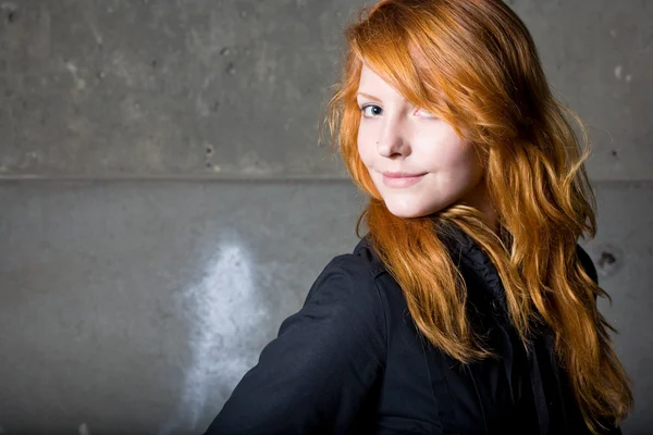 Moody portrait of a beautiful young redhead girl. — Stock Photo, Image