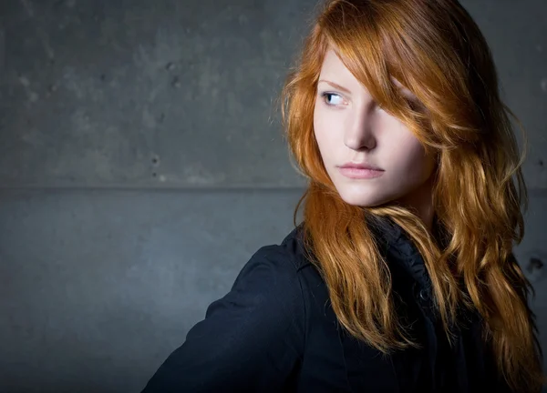 Beautiful fashinable young redhead. — Stock Photo, Image