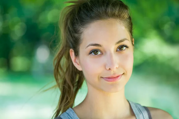 Charming young brunette. — Stock Photo, Image