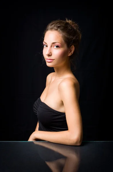 Elegant portrait of beautiful young brunette. — Stock Photo, Image