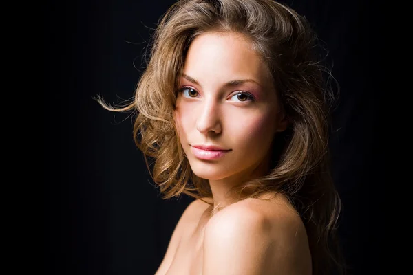 Elegantní krásu záběr mladá brunetka. — Stock fotografie