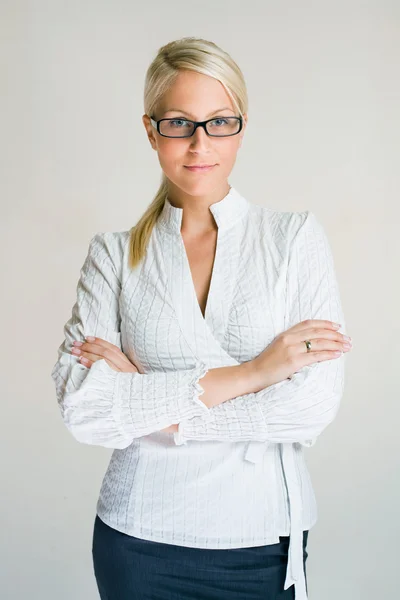 Mujer de negocios joven y segura . — Foto de Stock