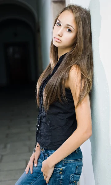 Prachtige jonge brunette model. — Stockfoto