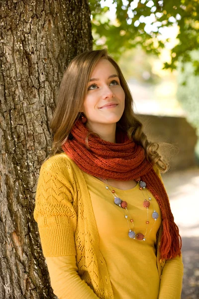 Renkli sonbahar moda kadın. — Stok fotoğraf